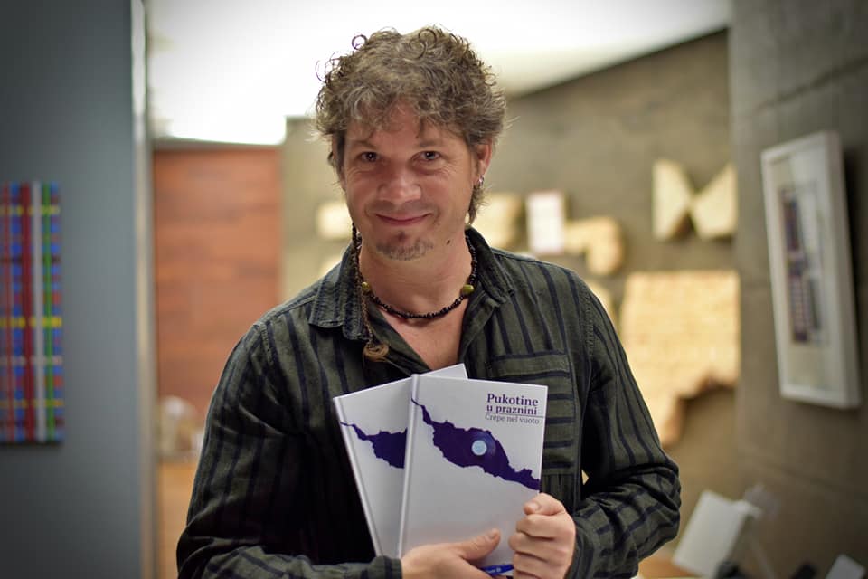 Davor Hačić: "Pukotine u praznini"